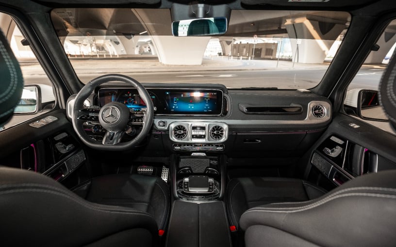 Mercedes G63 AMG (Wit), 2025 te huur in Abu Dhabi