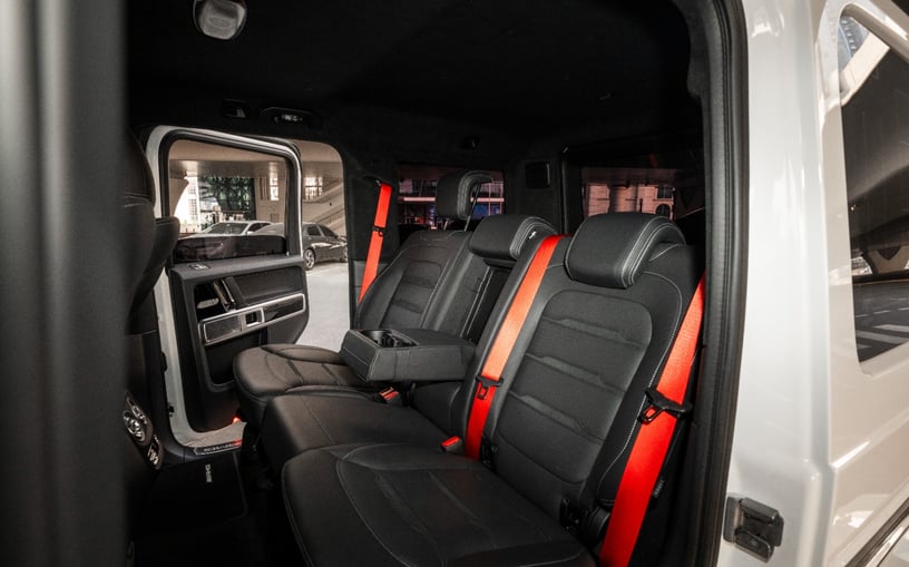Mercedes G63 AMG (Wit), 2025 te huur in Abu Dhabi