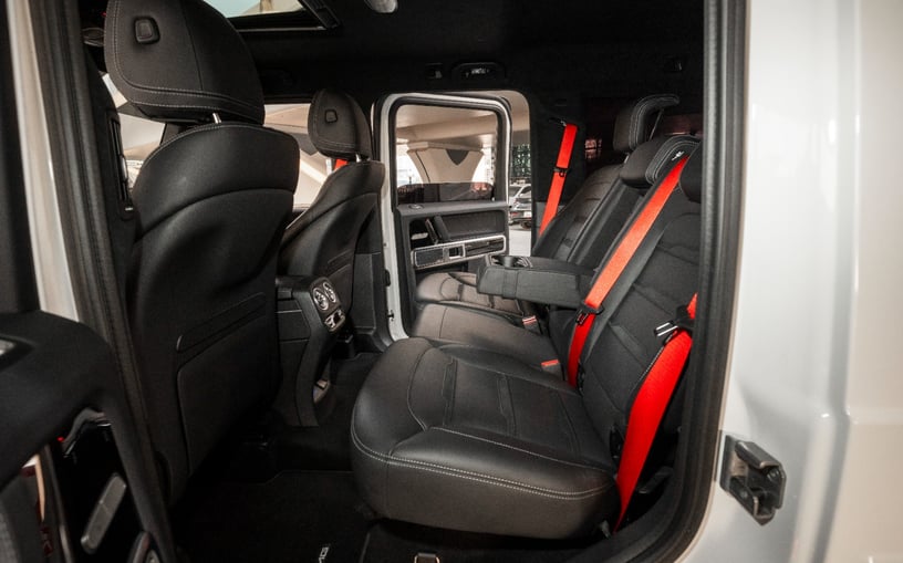 Mercedes G63 AMG (Wit), 2025 te huur in Abu Dhabi