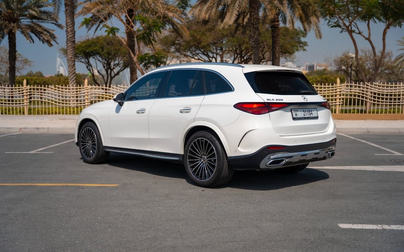 Mercedes GLC 200 SUV (Blanco), 2024 - ofertas de arrendamiento en Dub&aacute;i