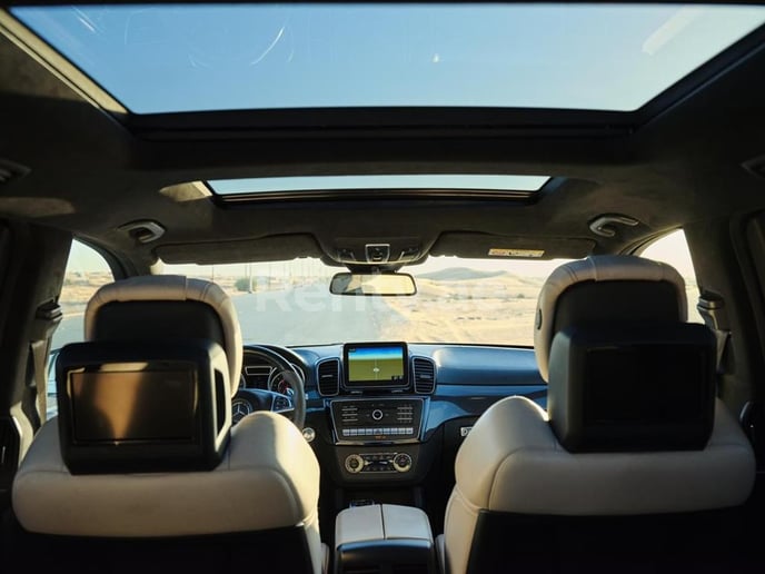 Mercedes GLE (Bianca), 2020 in affitto a Dubai