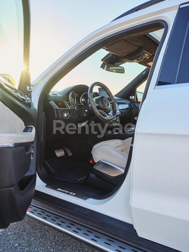 Mercedes GLE (Bianca), 2020 in affitto a Dubai