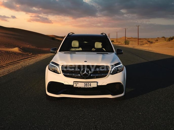 Mercedes GLE (Bianca), 2020 in affitto a Dubai