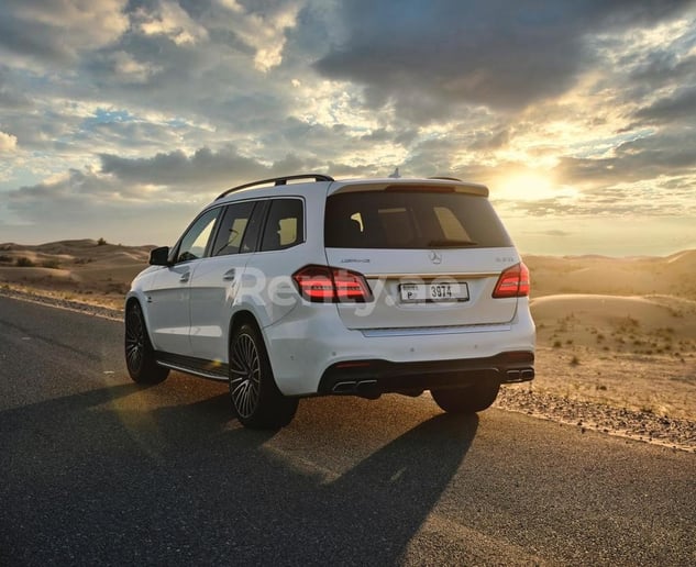 Mercedes GLE (Bianca), 2020 in affitto a Dubai