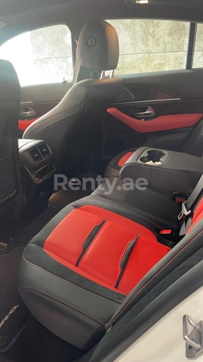 Dubai'de kiralık Mercedes GLE63 (Beyaz), 2021