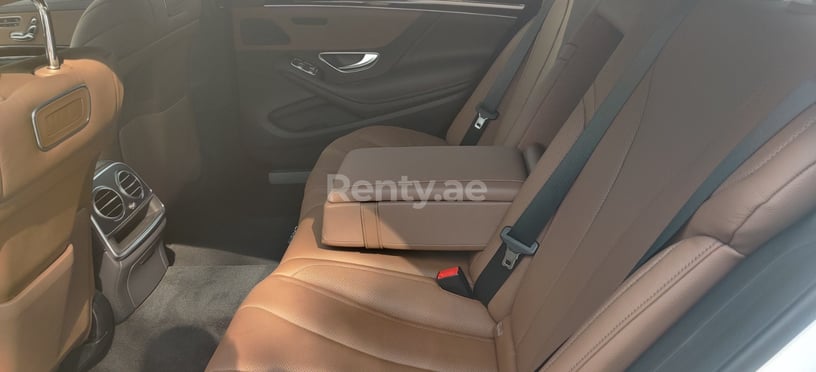 Dubai'de kiralık Mercedes S Serisi (Beyaz), 2020