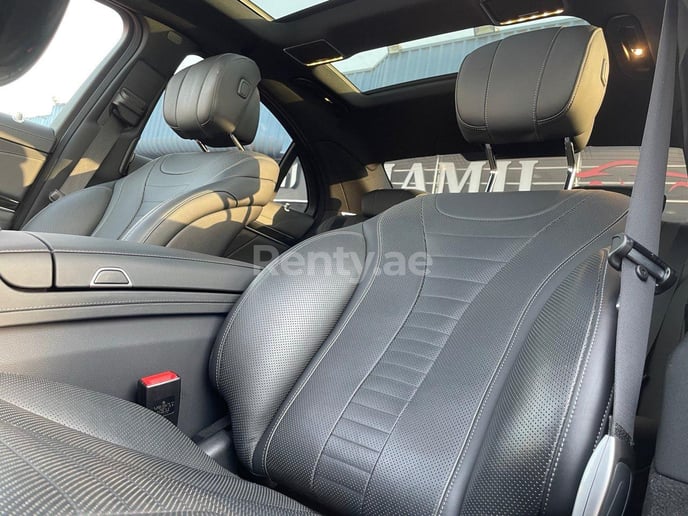 Mercedes Classe S (Blanc), 2017 &agrave; louer &agrave; Duba&iuml;