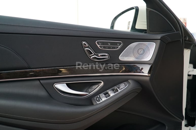Mercedes Classe S (Blanc), 2017 &agrave; louer &agrave; Duba&iuml;