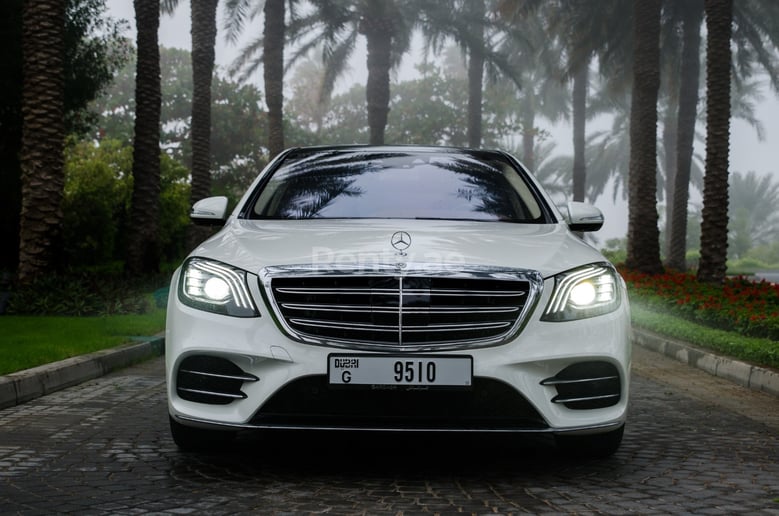 Dubai'de kiralık Mercedes S Serisi (Beyaz), 2020