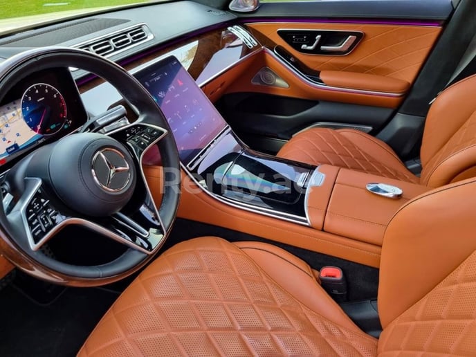 Mercedes S500 Class (Wit), 2021 te huur in Dubai