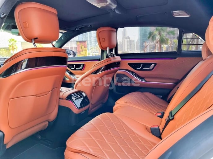 Mercedes S500 Class (Wit), 2021 te huur in Dubai