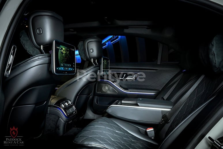 Mercedes S-Klasse (Wei&szlig;), 2021  zur Miete in Dubai