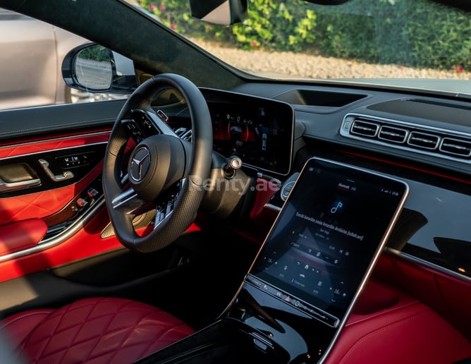 Mercedes S Class (Bianca), 2021 in affitto a Dubai