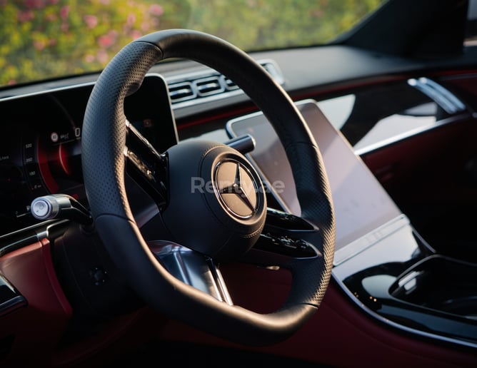 Mercedes S Class (Bianca), 2021 in affitto a Dubai