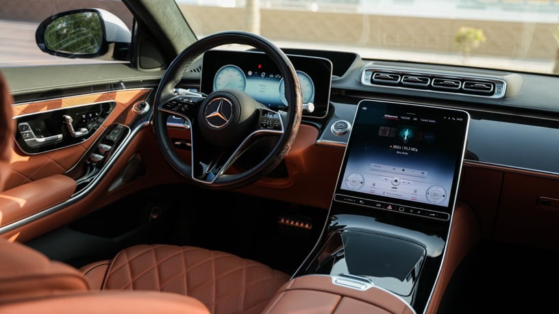 Mercedes S580 (Белый), 2022 для аренды в Рас-эль-Хайме