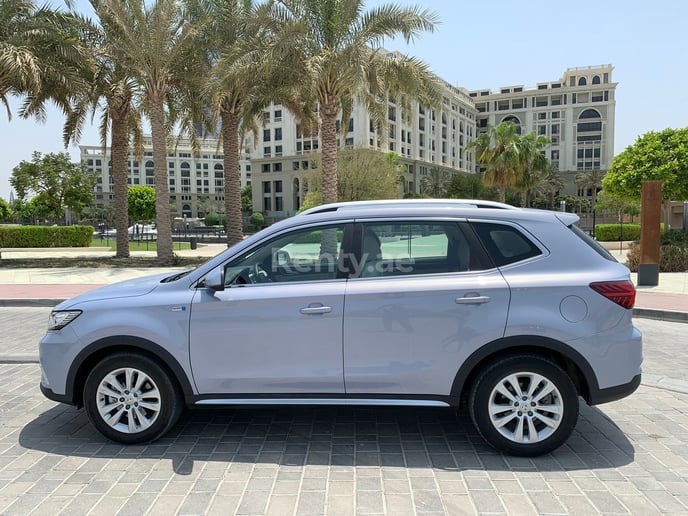 MG RX5 (Bleue), 2022 &agrave; louer &agrave; Sharjah