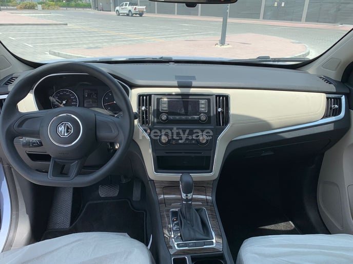 MG RX5 (Bleue), 2022 &agrave; louer &agrave; Sharjah