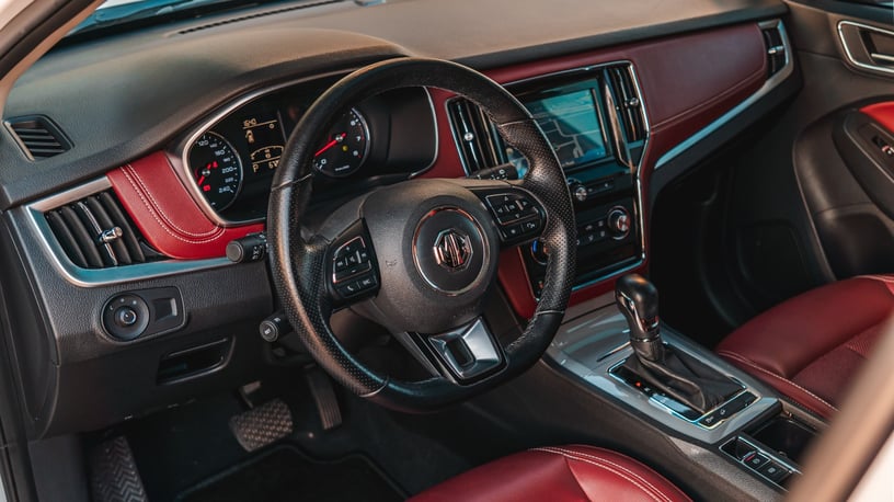 MG RX5 (Blanco), 2022 para alquiler en Abu Dhabi