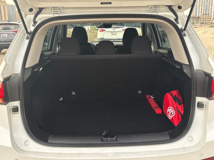 MG ZS (Blanc), 2026 &agrave; louer &agrave; Duba&iuml;
