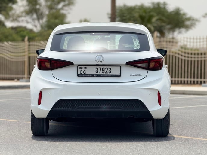 在沙迦 租 MG3 (白色), 2025
