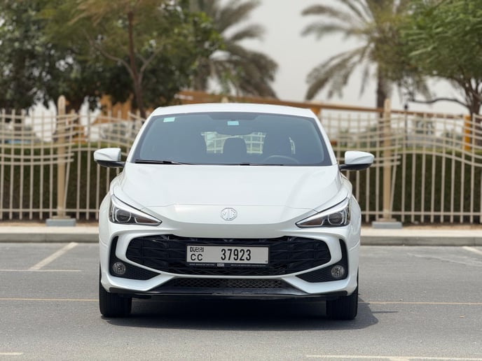 在沙迦 租 MG3 (白色), 2025