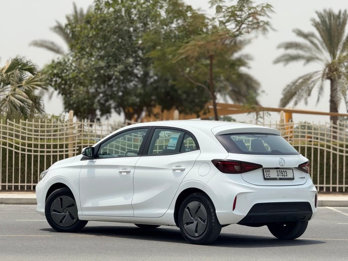 在沙迦 租 MG3 (白色), 2025