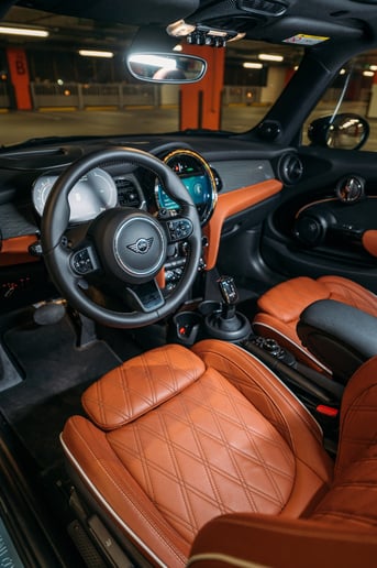 Mini Cooper S 2 doors (Blanco), 2023 - ofertas de arrendamiento en Ras Al Khaimah