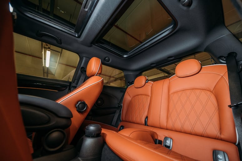 Mini Cooper S 2 doors (Blanco), 2023 - ofertas de arrendamiento en Ras Al Khaimah