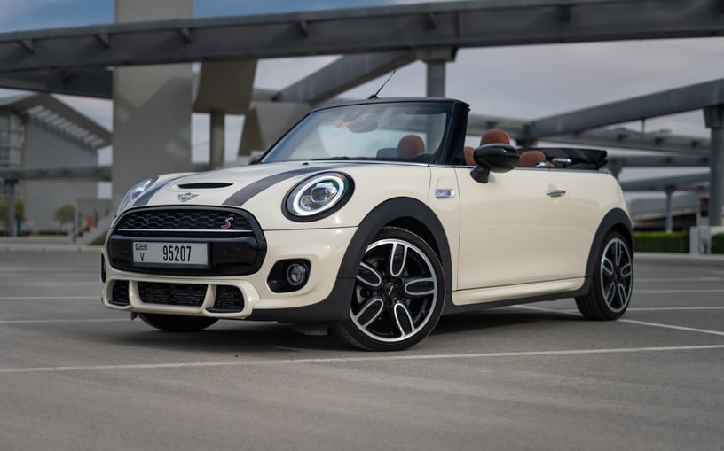 Mini Cooper S cabrio (Wit), 2020 te huur in Abu Dhabi