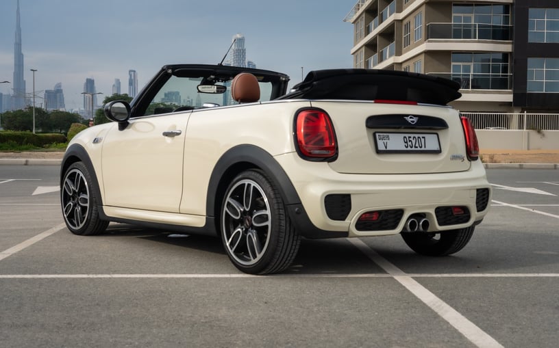 Mini Cooper S cabrio (Wit), 2020 te huur in Abu Dhabi