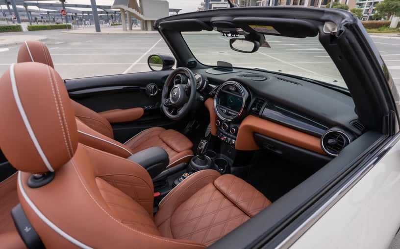 Mini Cooper S cabrio (Wit), 2020 te huur in Abu Dhabi