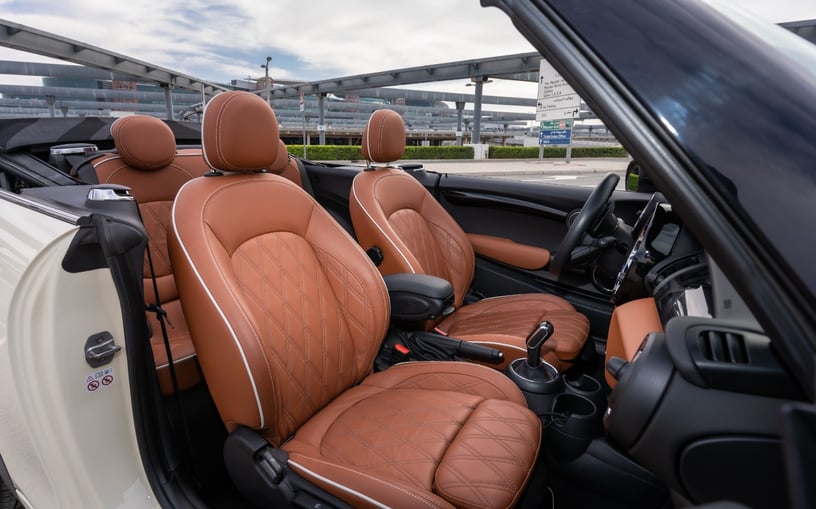 Mini Cooper S cabrio (Wit), 2020 te huur in Abu Dhabi