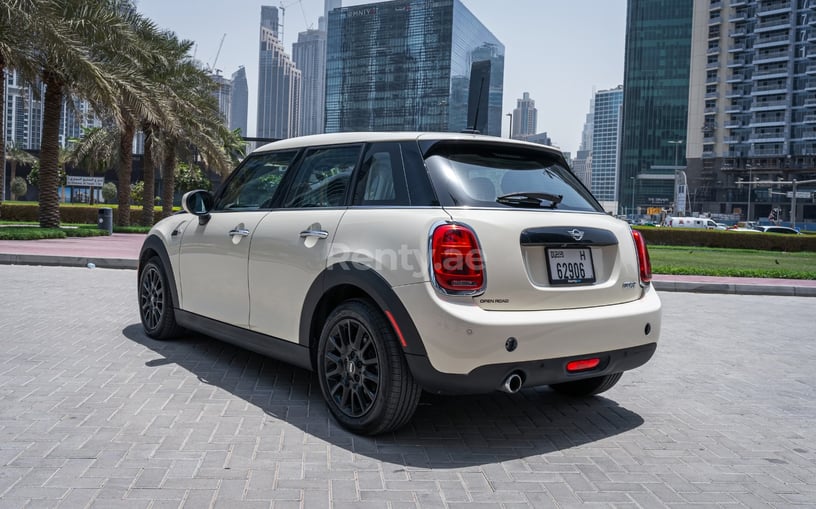 Mini Cooper S (Wit), 2020 te huur in Dubai