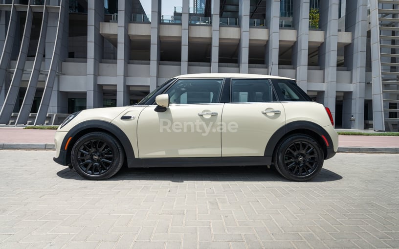 Mini Cooper S (Wit), 2020 te huur in Dubai