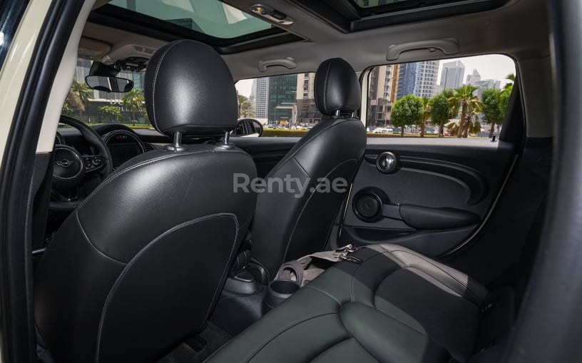 Mini Cooper S (Wit), 2020 te huur in Dubai