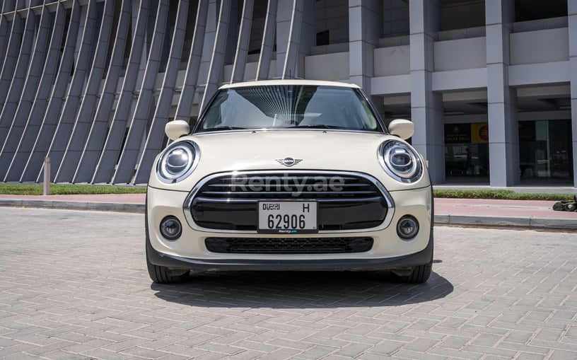 Mini Cooper S (Wei&szlig;), 2020  zur Miete in Dubai