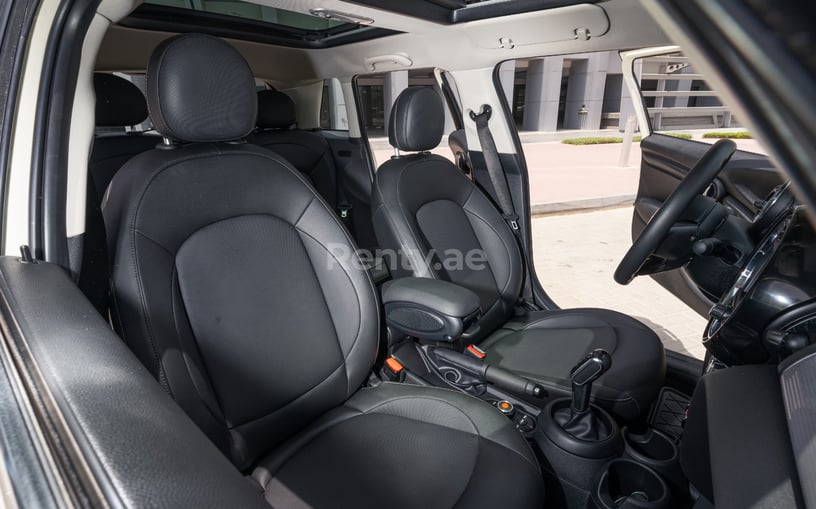 Mini Cooper S (Wei&szlig;), 2020  zur Miete in Dubai