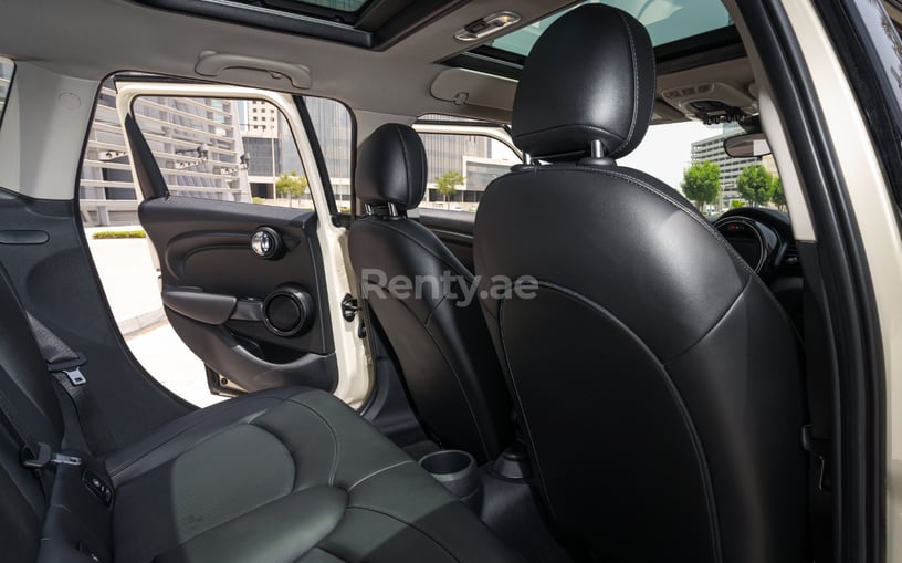 Mini Cooper S (Wei&szlig;), 2020  zur Miete in Dubai