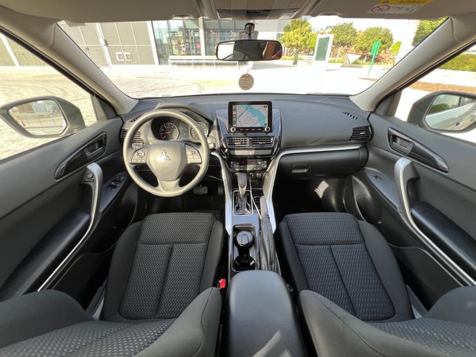 Mitsubishi Eclipse (Blanc), 2025 &agrave; louer &agrave; Abu Dhabi