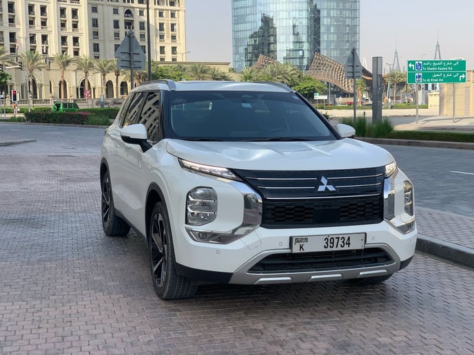 Mitsubishi Outlander (Wit), 2024 te huur in Dubai