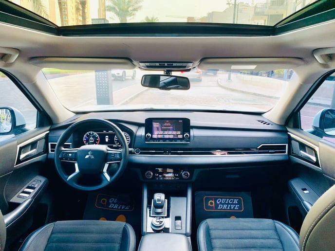 Mitsubishi Outlander (Wit), 2024 te huur in Dubai