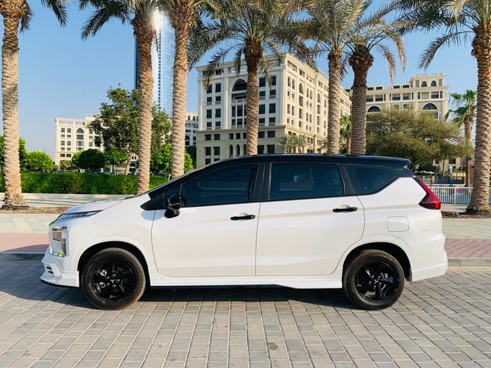 Mitsubishi Xpander (Wei&szlig;), 2025  zur Miete in Dubai