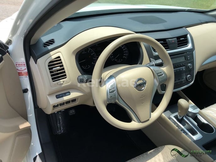 Nissan Altima (Blanc), 2018 &agrave; louer &agrave; Duba&iuml;
