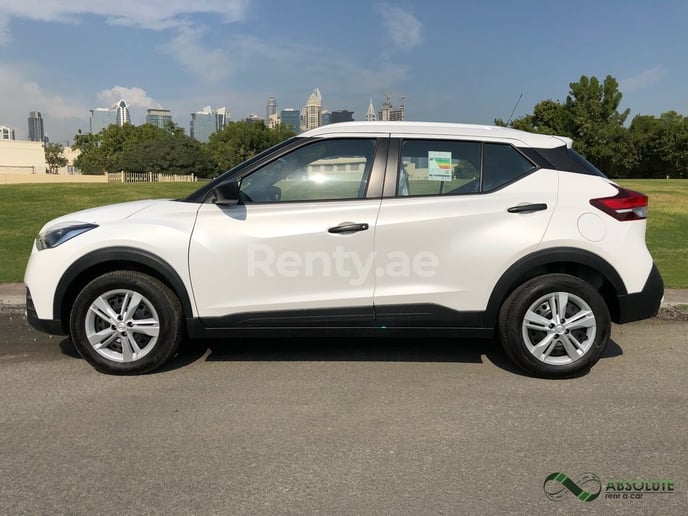 Nissan Kicks (Blanco), 2018 para alquiler en Dub&aacute;i