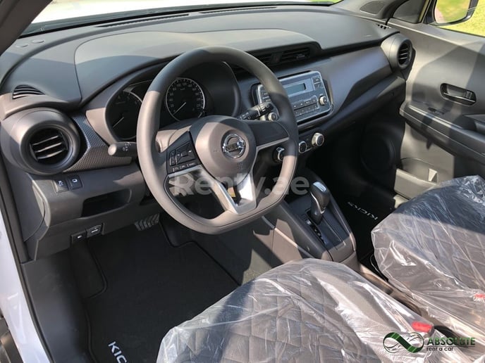 Nissan Kicks (Blanco), 2018 para alquiler en Dub&aacute;i