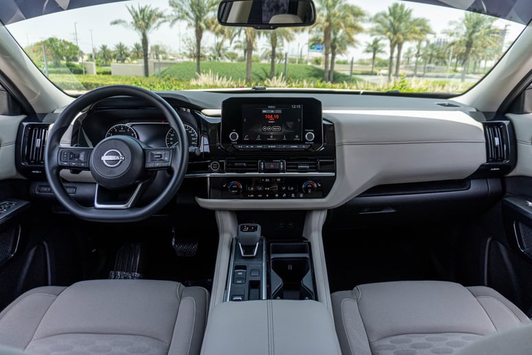 Nissan Pathfinder (Белый), 2024 для аренды в Абу-Даби