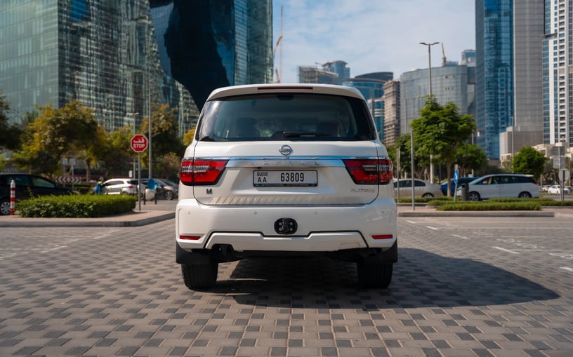 日产巡逻队 Platinum V6 (白色), 2024 - 阿布扎比租赁报价