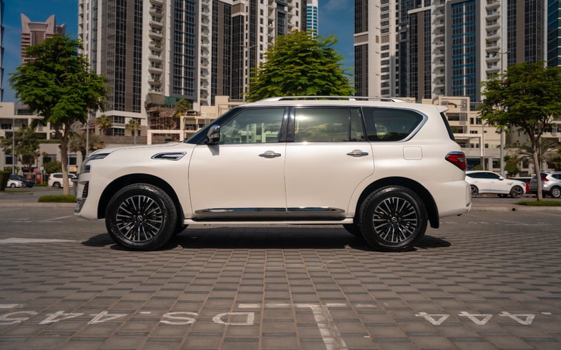 日产巡逻队 Platinum V6 (白色), 2024 - 阿布扎比租赁报价