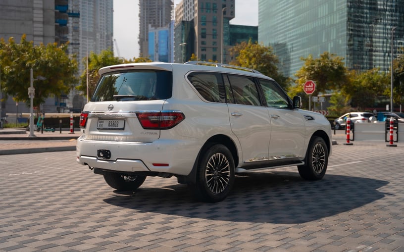 日产巡逻队 Platinum V6 (白色), 2024 - 阿布扎比租赁报价