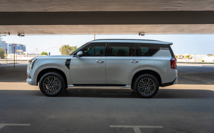 Nissan Patrol Platinum V6 (Blanc), 2025 &agrave; louer &agrave; Sharjah
